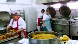 30 de angajaţi ai uzinei "AvtoVaz" au făcut toxiinfecţie alimentară 