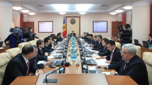 Guvernul vrea să limiteze cadourile pentru funcționarii publici