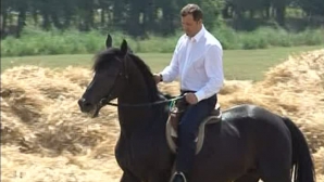 (VIDEO) Filat s-a plimbat cu calul lui Voronin: Eu am avut contact cu calul, nu cu proprietarul