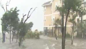 Cel puţin 9 oameni au murit după ce uraganul Irene a lovit coasta de Est a SUA