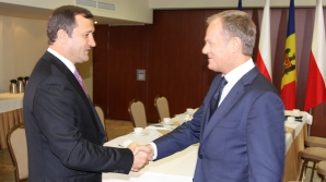 Întâlnire între premieri: Filat și Tusk au decis să facă schimb de experiență în domeniul financiar