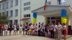 195 de elevi și 25 de profesori au fost reţinuţi la Doroţcaia