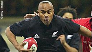 Unul dintre cei mai buni rugbişti din lume, Johan Lomu, internat de urgenţă la spital 