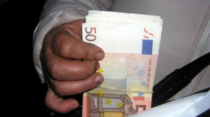 Riscă 7 ani de închisoare pentru că a promis un loc de muncă contra sumei de 2000 de euro