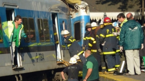 Două trenuri s-au ciocnit cu un autobuz în Argentina: 7 morţi şi peste 160 de răniţi 