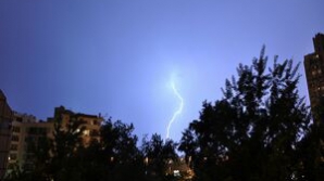AVERTIZARE METEO: Ploi cu descărcări electrice
