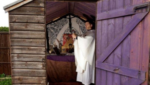 Eşti credincios? Poţi să te converteşti la religia... Facebook