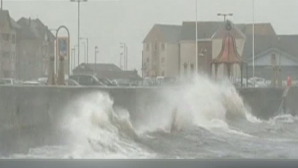 Marea Britanie se confruntă cu cea mai violentă furtună din ultimii 15 ani 