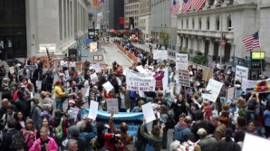 Sute de protestari au încercat să ocupe zona financiară a New York-ului