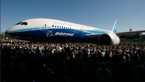 Avionul Boeing 787 Dreamliner a efecutat primul zbor cu pasageri la bord 
