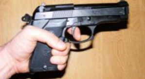 Un fost poliţist s-a împuşcat în cap