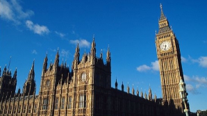 Turnul Big Ben se scufundă treptat şi se înclină