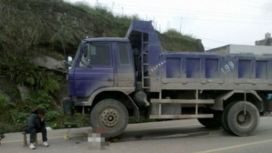 A trecut de două ori cu un camion peste un copil pentru a se asigura că a murit 