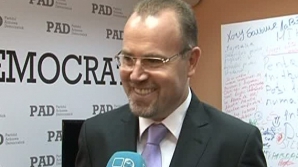 Mihai Godea şi-a schimbat dantura pe banii prietenilor 