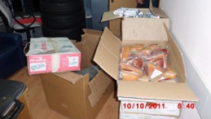 Vroia să treacă frontiera cu 90 de kg de carne şi accesorii din metal