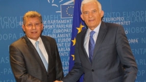 Buzek: Modificarea unor articole din Constituţie ar scoate Moldova din criza politică