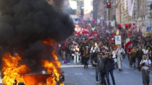 Peste 30 de persoane, majoritatea poliţişti, au fost răniţi în urma protestelor de la Roma