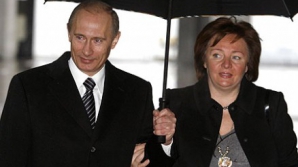 În tinereţe, premierul rus Vladimir Putin şi-ar fi înşelat soţia şi ar fi bătut-o 