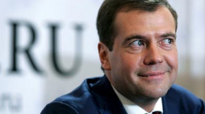 Dmitri Medvedev: Mulţumesc lui Dumnezeu că nu sunt Merkel sau Sarkozy