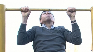 Dorin Chirtoacă e sportiv de ocazie. Primarul a ratat exerciţiile la bara de tracţiune fixă 