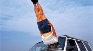 Sfidează gravitaţia: Un pictor realizează poze cu oameni suspendaţi în aer FOTO, VIDEO