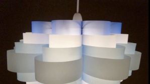 Lămpi ieşite din comun, realizate din sticle de plastic reciclate FOTO