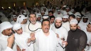 Mii de oameni au luat cu asalt cladirea Parlamentului din Kuwait: Cel puţin 5 persoane au fost rănite