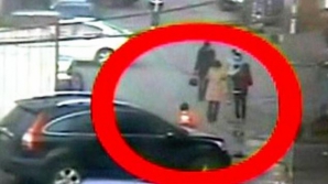 O fetiţă a scăpat cu viaţă după ce a fost călcată de o maşină de teren VIDEO