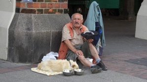 Tabără de cerşetori moldoveni într-o pădure din suburbia Moscovei