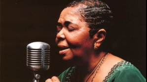 Cântăreaţa Cesaria Evora a decedat în oraşul natal din insula Capului Verde