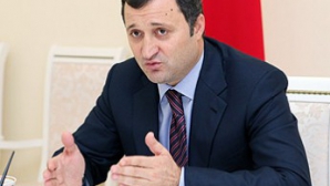 Vlad Filat nedumerit: Să arăţi buletinul de vot e posibil, dar să garantezi că nu vei face coaliţie cu PCRM - nu e posibil