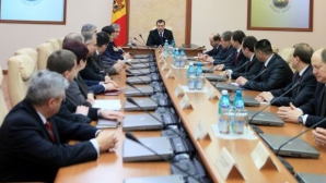 Guvernul urmează să examineze astăzi 28 de chestiuni 