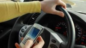 A fost inventat sistemul care închide telefoanele şoferilor dacă vorbesc la volan
