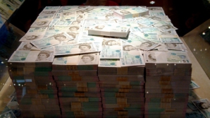 Una din zece bancnote din Marea Britanie are urme de cocaină