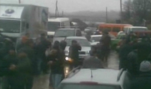 Protest la Cahul: Oamenii sunt nemulţumiţi de decizia Consiliului raional de a vinde acţiunile Combinatului Piscicol