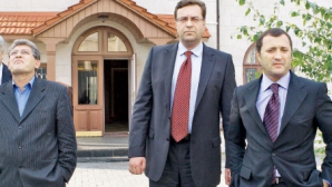 "AIE îşi taie craca de sub picioare. Ideea cu referendumul presupune riscuri enorme"