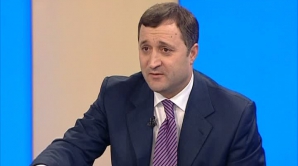 "Troica" judecătorilor: Emit decizii ilegale şi deţin funcţii