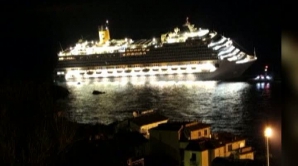  Navă eşuată în Italia: Cel puţin opt oameni au murit şi alţi peste 30 au fost răniţi