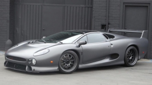 Un Jaguar XJ220S, extrem de rar, va fi scos la licitaţie (FOTO)