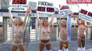 Activistele din Femen s-au dezgolit din nou în cadrul unui protest la Kiev