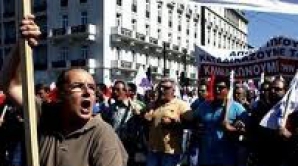 Sute de oameni au protestat la Atena: Poporul grec nu poate rezista în faţa măsurilor de austeritate 