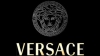 Casa de modă Versace a reinventat lanţurile de argint şi crucile bizantine 