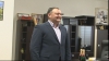 Igor Dodon a primit în dar un cuţit: E un cadou pentru vânătoare, nu pentru politică VIDEO