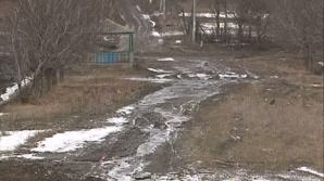 Sat blocat de glod: Drumul spre localitatea Humuleşi este impracticabil 