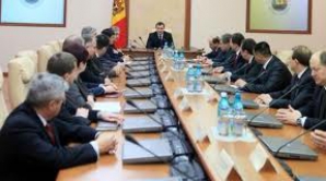 Membrii Cabinetului de Miniştri se întrunesc în şedinţă pentru a discuta reorganizarea SA Termocom