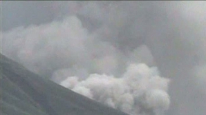 Panică în Indonezia: Vulcanul Lokon a început să erupă