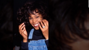 Revista presei: Ce spun anchetatorii despre moartea interpretei Whitney Houson