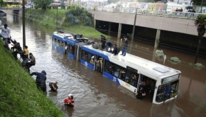 Inundaţiile fac ravagii în Ecuador 