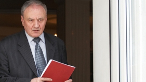 Nicolae Timofti îndemnat să nu să se conformeze înţelegerilor politice din Acordul AIE