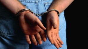 Hoţul din ascensoare a fost reţinut de poliţie